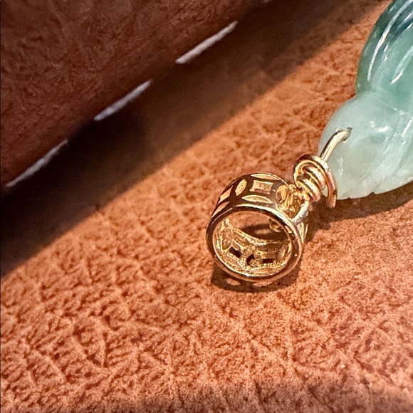 Elegant Jadeite with Pendant with Gold plated 925 silver pendant. - Picture 4 of 6